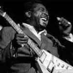 102 AÑOS DEL CANTANTE Y GUITARRISTA ESTADOUNIDENSE ALBERT «KING»