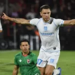 RACING LE GANÓ EN LA ÚLTIMA A NEWELL’S Y SE METIÓ EN OCTAVOS DEL TORNEO CLAUSURA