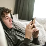 RADIO Y TELEVISIÓN POR LA INFANCIA: PANTALLAS BAJO LA LUPA