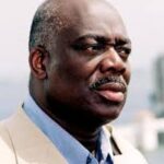 THOM BARRY: EL DETECTIVE INOLVIDABLE DE COLD CASE CUMPLE 75 AÑOS DE UNA CARRERA CONSAGRADA EN TV