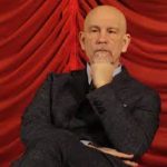 JOHN MALKOVICH CUMPLE 72 AÑOS: EL ENIGMÁTICO ACTOR QUE DOMINÓ TEATRO, CINE Y DIRECCIÓN