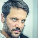 RODRIGO DE LA SERNA CUMPLE 50: DE OKUPAS AL MUNDO CON LA CASA DE PAPEL